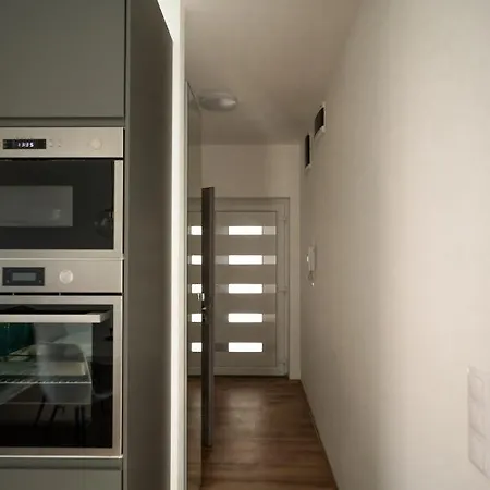 Apartament ~ Roof Terrace/ac/indoor Parking