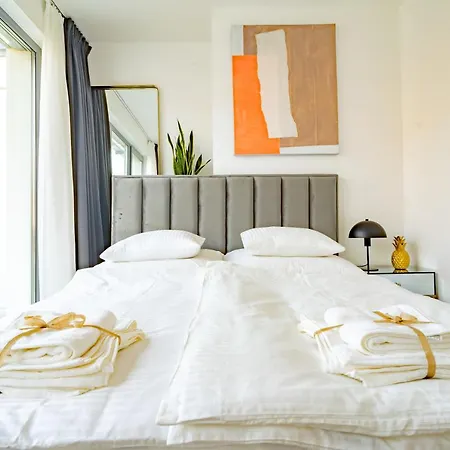 Apartament ~ Roof Terrace/ac/indoor Parking Budapesta