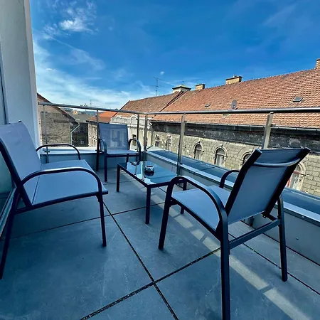 Apartament ~ Roof Terrace/ac/indoor Parking *