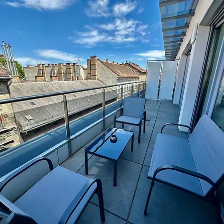 Apartament ~ Roof Terrace/ac/indoor Parking